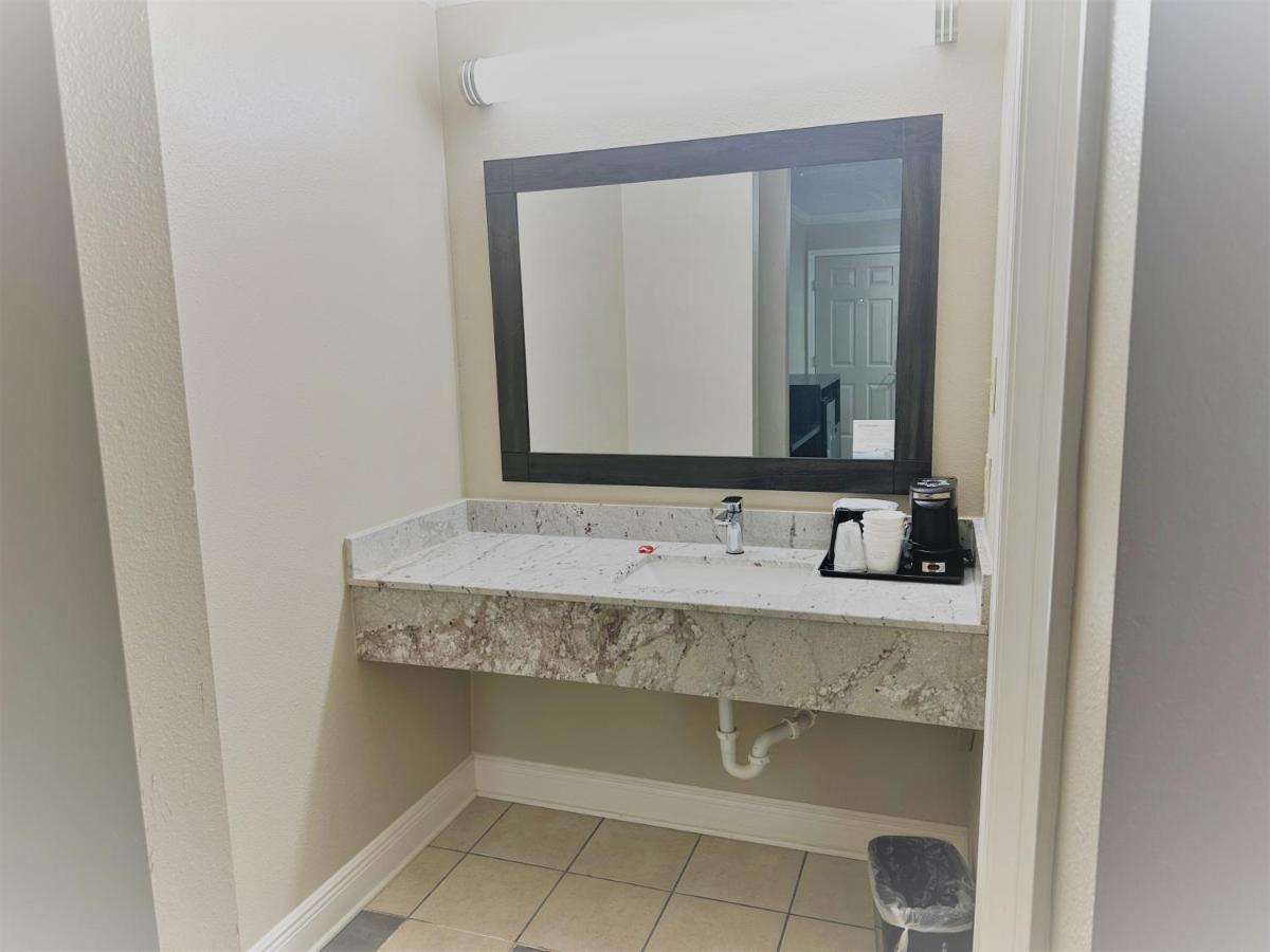Super 8 By Wyndham Picayune Esterno foto